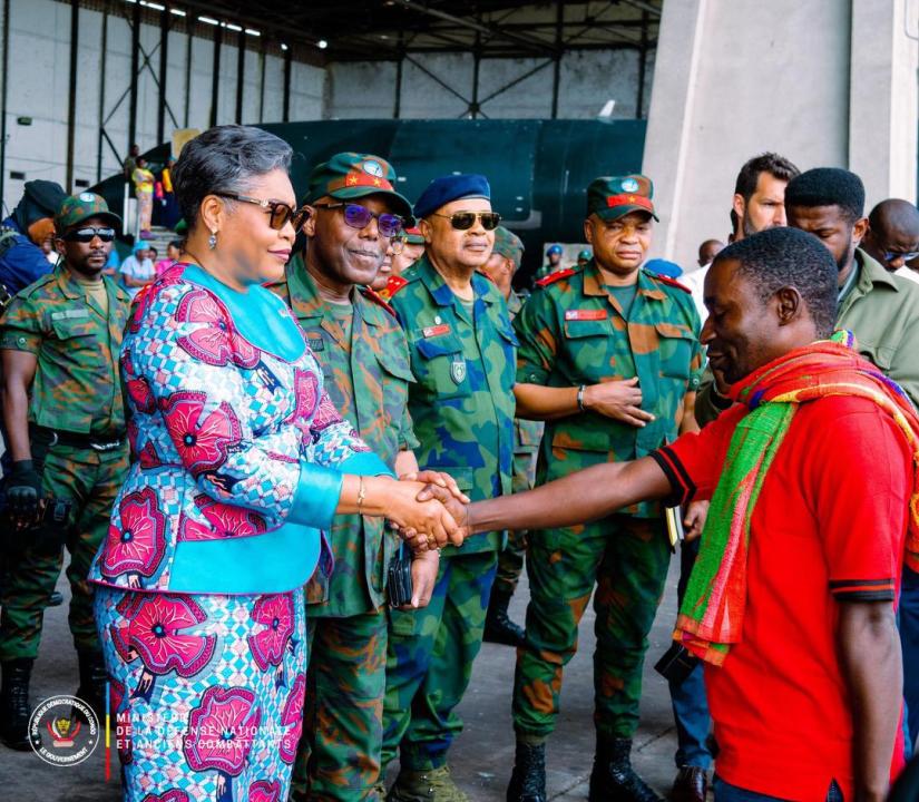 La PM Judith Suminwa accueille à Kinshasa les militaires et policiers libérés de Goma après trois mois sous protection de la Monusco