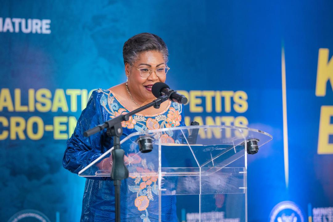 La Première Ministre Judith Suminwa Tuluka prononce son mot lors du lancement d'un projet pilote de formation des petits et micro-entrepreneurs
