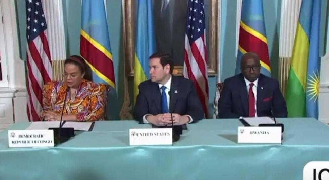 À Washington, les ministres des Affaires étrangères Thérèse Kayikwamba Wagner et Olivier Nduhungirehe ont signé un accord de paix à Washington en présence du secrétaire d’État Americain Marco Rubio