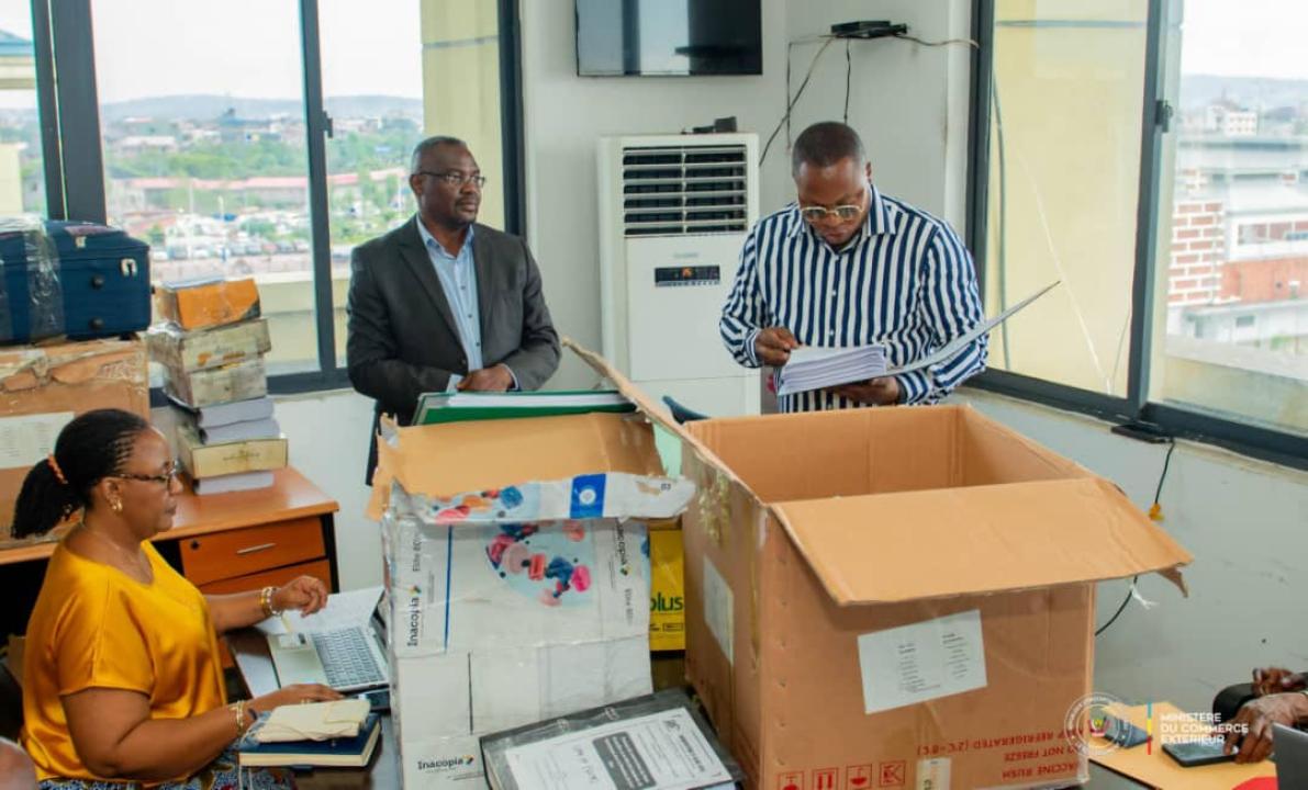 Operations de clôture de la réception et ouverture des plis de offres des entreprises ayant soumissionné dans le cadre du PFCIGL au ministère du Commerce extérieur