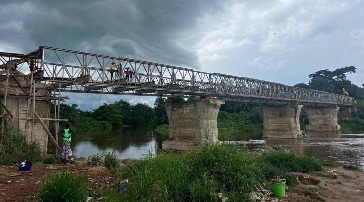 Le pont Bomokandi réhabilité grâce aux efforts du Gouvernement provincial du Haut-Uele, l’Office des Routes et le Gouvernement central de la RDC
