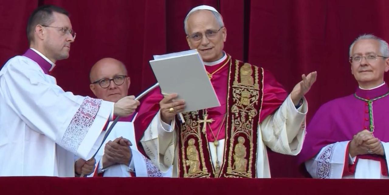 Le nouveau pape  de l’Eglise Catholique, Léon XIV apparu à la Loggia centrale Saint Pierre après son élection