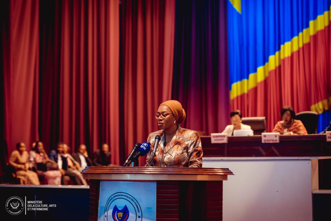 La ministre de la culture, Arts et patrimoine Yolande Elebe devant les députés nationaux [photo d'illustration]