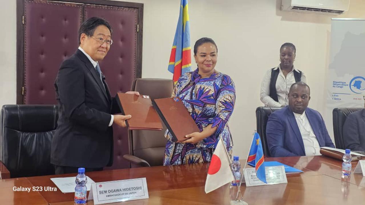 La ministre des affaires étrangères Thérèse Kayikwamba et Ogawa Hidetoshi, ambassadeur du Japon en RDC [photo d'illustration]