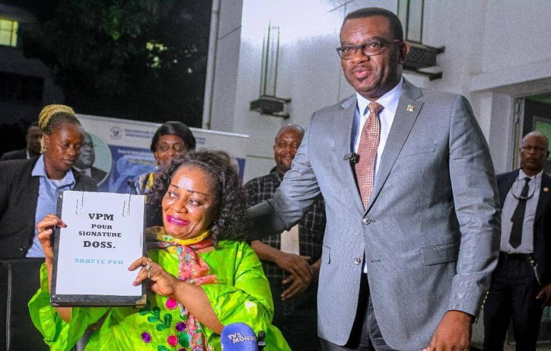 La ministre des PVH-APV, Irène Esambo et le VPM de la Fonction publique, Jean-Pierre Lihau.