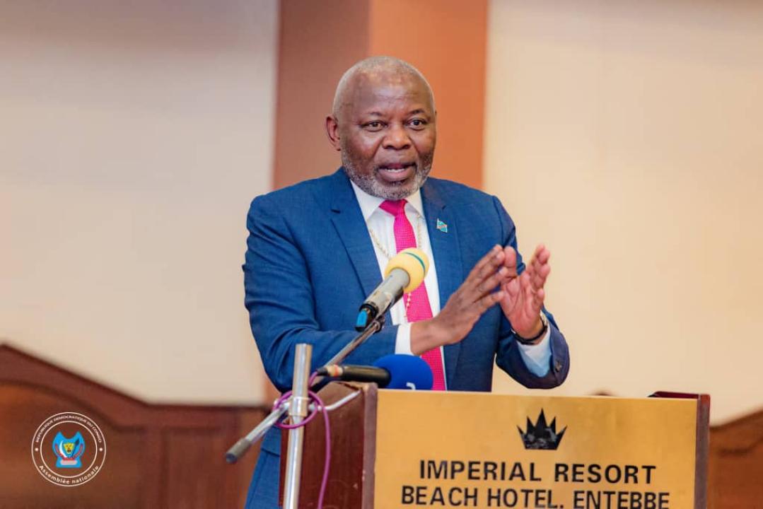 3 ème Conférence interparlementaire à Entebbe (Ouganda) : Vital Kamerhe exhorte les dirigeants à s’unir pour la paix et l’avenir de l’Afrique Par Prehoub Urprus À l’occasion de la 3ème Conférence interparlementaire africaine sur les défis mondiaux émergents, qui se tient, à Entebbe, en Ouganda, le Président de l’Assemblée nationale de la RDC -République démocratique du Congo-, Vital Kamerhe, a lancé, samedi 10 mai 2025, un appel fort à ses homologues du continent. Dans son intervention, le Speaker de l