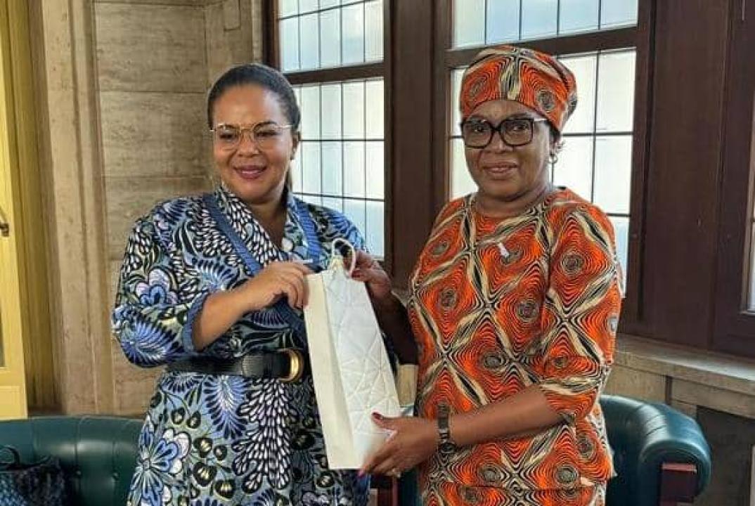 La ministre Thérèse Kayikwamba Wagner des Affaires étrangères en RDC avec son homologue du Malawi, Yassine Fall