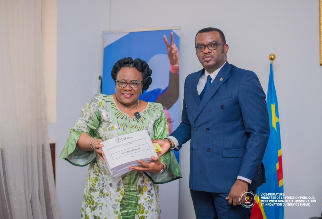 La ministre de l'ESU Marie Thérèse Sombo et le ministre le VPM de la fonction publique Jean Pierre Lihau [photo d'illustration]