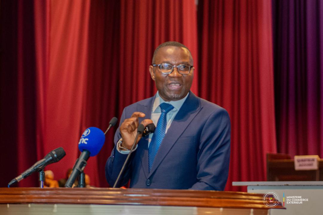 Le ministre Julien Paluku Kahongya du Commerce extérieur en RDC devant les élus nationaux pour éclairer la question autour du transbordement des marchandises aux frontières