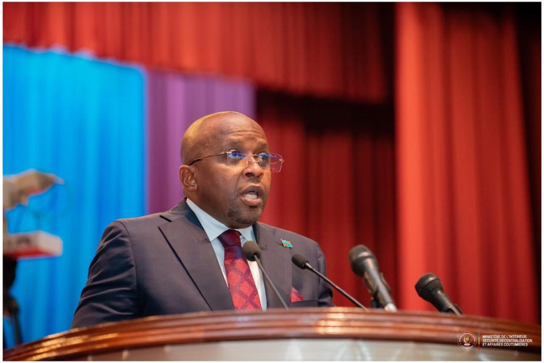 À l’Assemblée nationale, le VPM Jacquemain Shabani défend le projet de loi portant réforme de la PNC en RDC