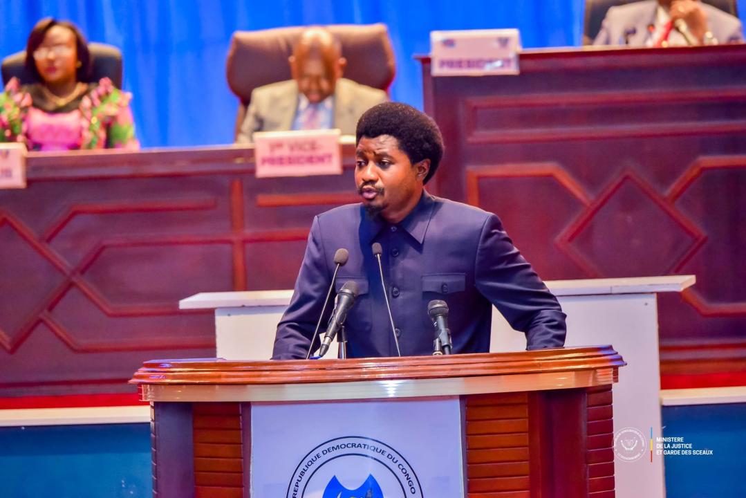 Le ministre de la justice et Garde des sceaux Constant Mutamba devant les députés à l'Assemblée nationale [photo d'illustration]