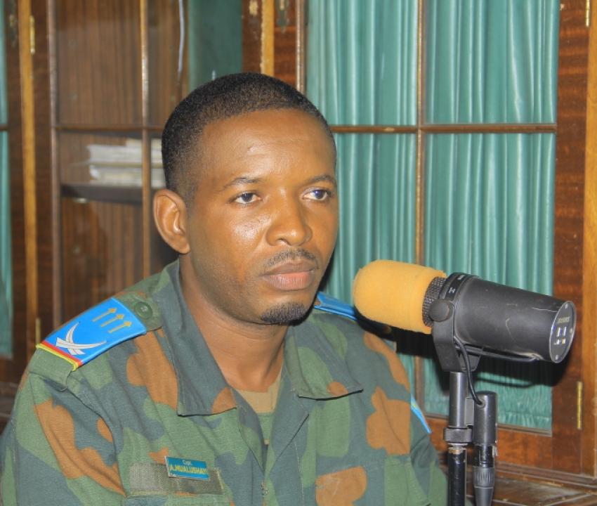 Le Capitaine Antony Mualushayi, porte-parole des opérations Ngemba