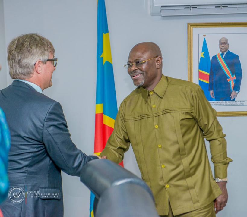 Le VPM Guy Kabombo Muadiamvita reçoit, à son cabinet de travail, Vasyl Hamianin, ambassadeur de l’Ukraine en RDC
