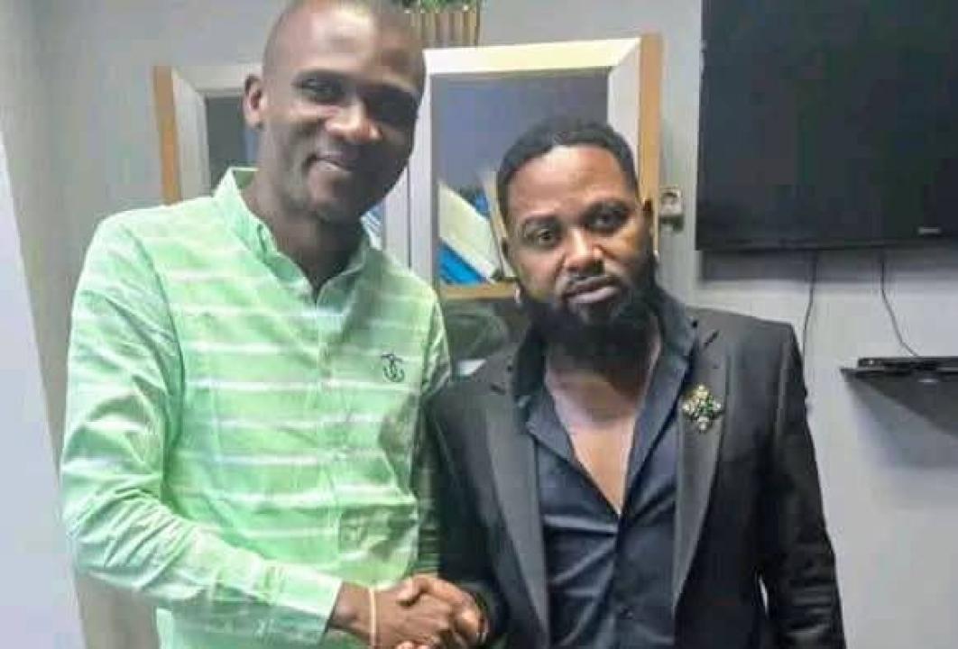 Le journaliste Gauthier Sey, et l'artiste musicien, Ferré Gola. [Photo d'illustration]