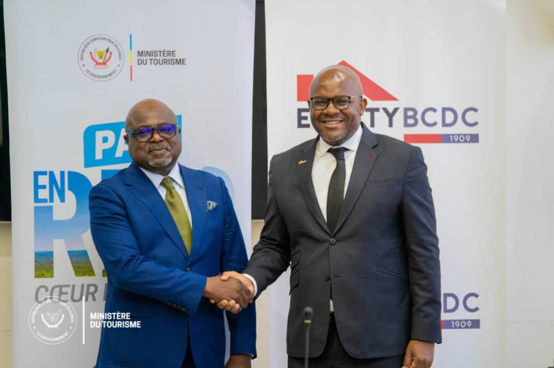 Le ministre du Tourisme, Didier M'pambia Musanga, et le directeur général d’EquityBCDC, Willy Mulamba [photo d'illustration]