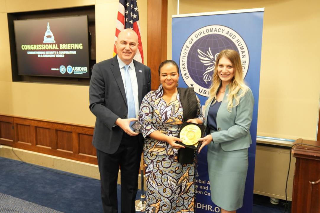 La ministre d'État en charge des Affaires étrangères, Thérèse Kayikwamba Wagner a reçu le " Prestige of Nations Award" à Washington