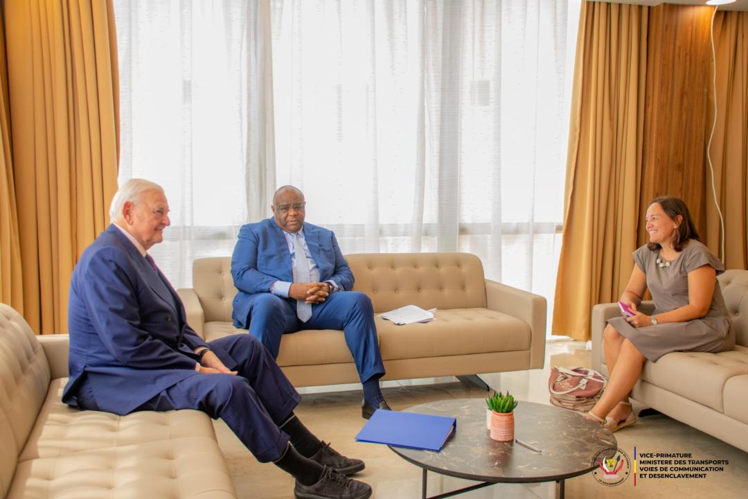 François-Xavier de Donnea (PCA du Parc de Garamba), Jean-Pierre Bemba (VPM des Transports en RDC), et Roxane de Bilderling (ambassadrice de la Belgique)