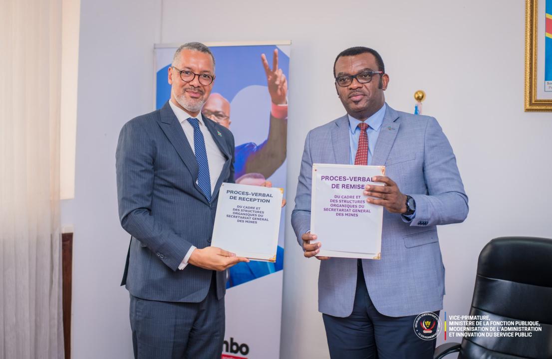 Le Vice-Premier ministre en charge de la Fonction publique, Jean-Pierre Lihau et le ministre des Mines, Kizito Pakabonga Kapinga [photo d'illustration]