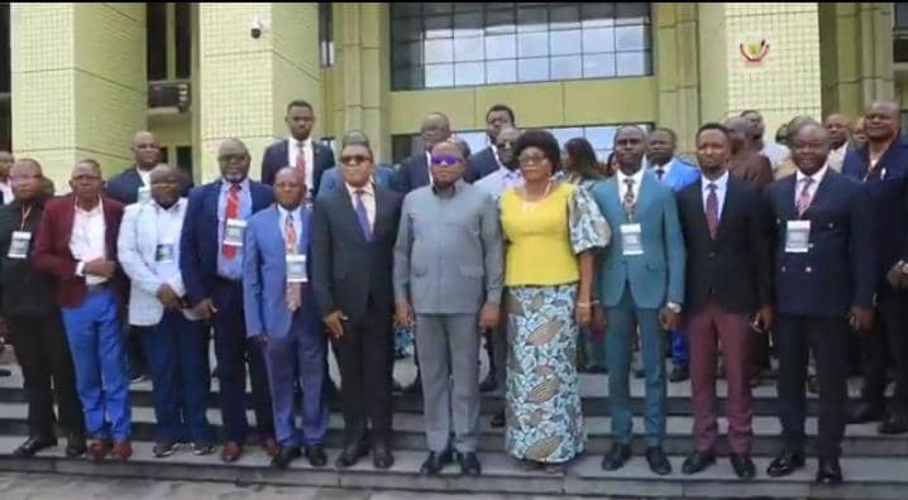 Le VPM de l'Interieur au milieu des experts nationaux et provinciaux lots du lancement des travaux d'évaluation des recommandations de la 11è session de la Conférence de Gouverneurs.