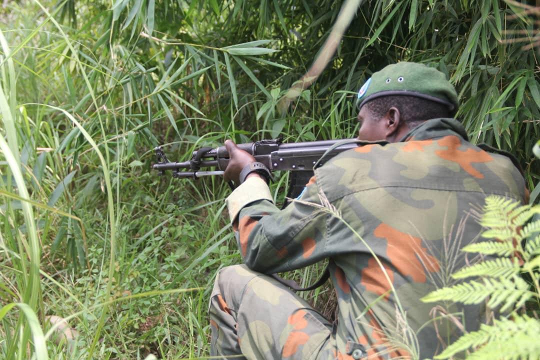 Un soldat FARDC à l’assaut contre les miliciens Mobondo dans le Grand Bandundu [photo d’illustration]