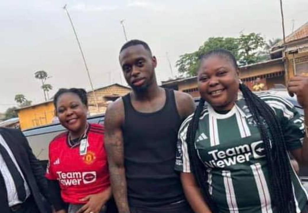 Aaron Wan-bissaka et quelques membres de sa famille à Kinshasa. [Photo d'illustration]