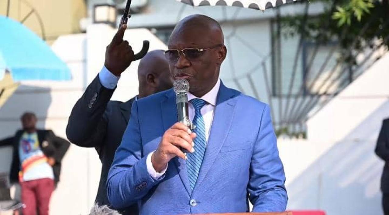 Le ministre de la Santé, le Docteur Samuel Roger Kamba lors de la cérémonie de la remise d'équipements médicaux provenant du FPS aux corps médicalisés de l'armée et la police