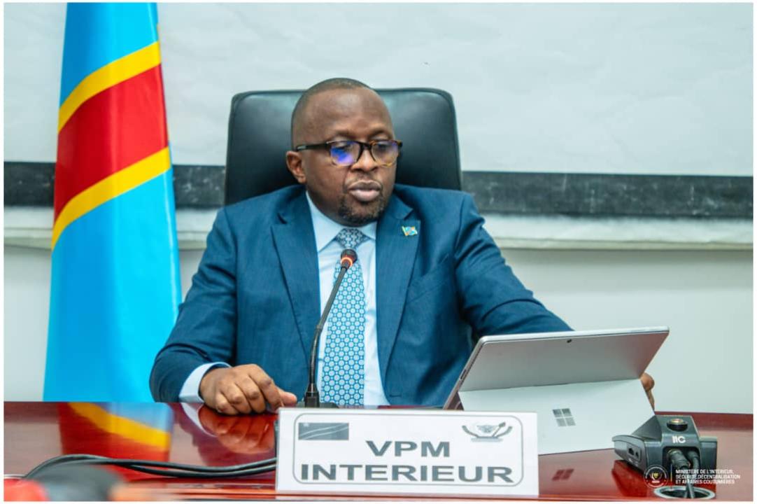 Le VPM Shabani lors de la clôture de l'atelier d'évaluation des recommandations de la 11è session de conférence des Gouverneurs de provinces