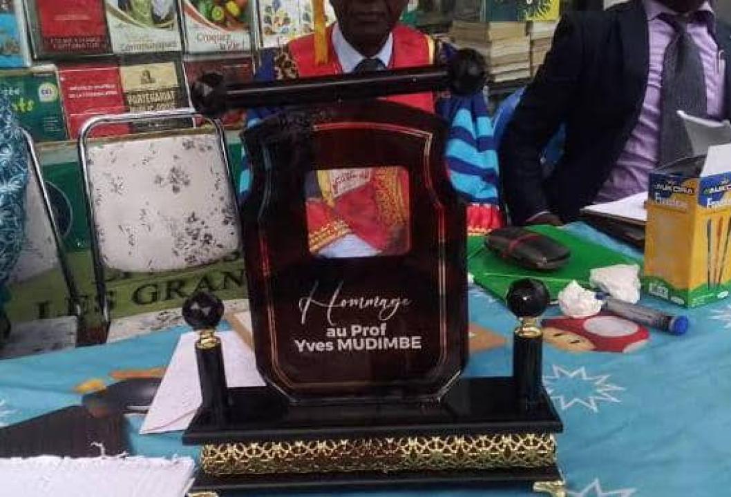 Le prix "Mwangaza ya Afrika" décerné à Valentin-Yves [photo d'illustration]