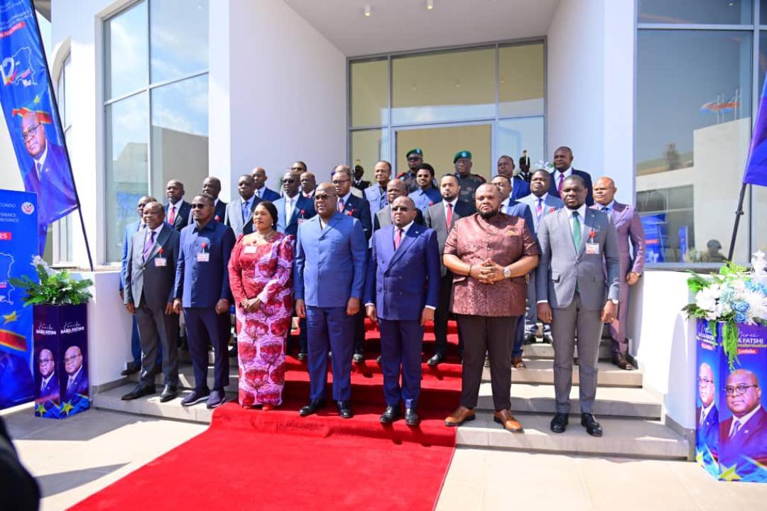 Le chef de l'État Félix Tshisekedi et les gouverneurs des provinces, mardi 10 mai 2025