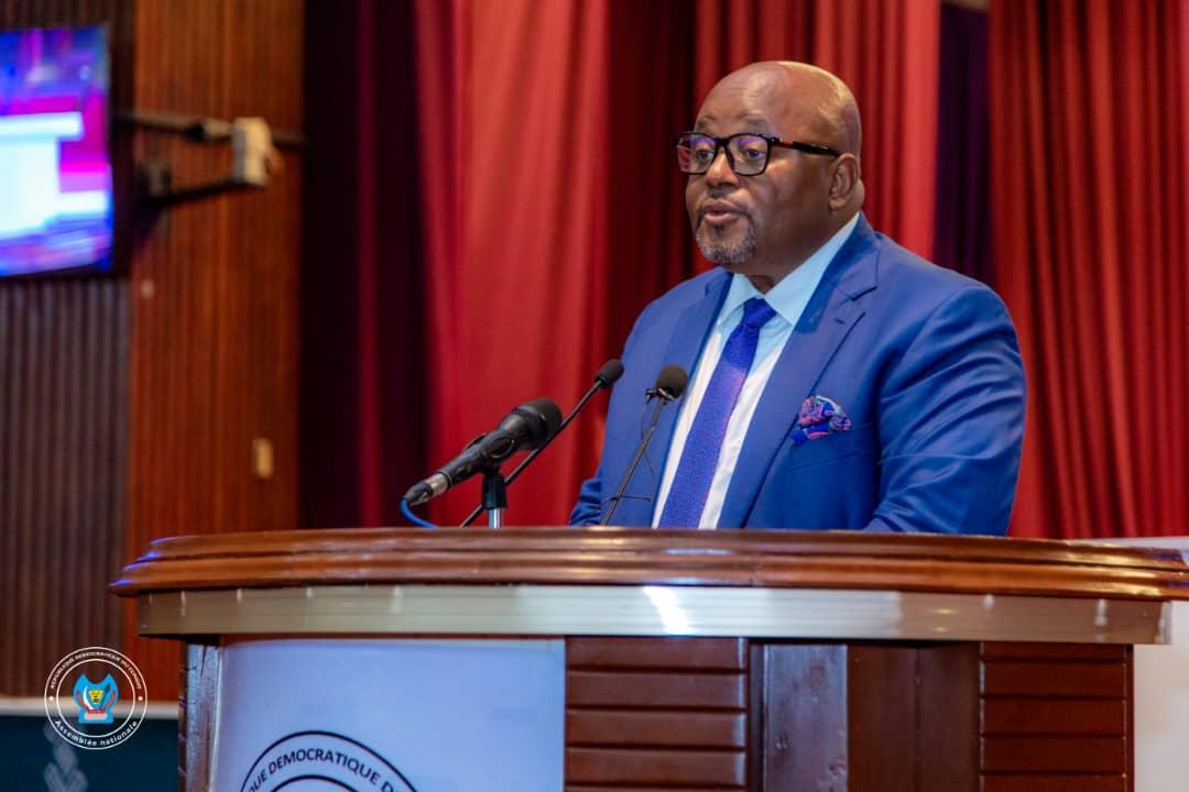 Le ministre d'État au Budget Aimé Boji Sangara à l'Assemblée nationale