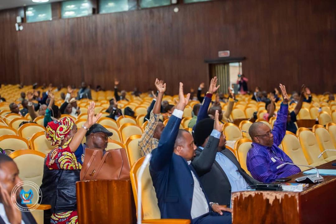 Les élus nationaux en plénière portant prorogation du projet de l'état de siège, mercredi 04 juin 2025