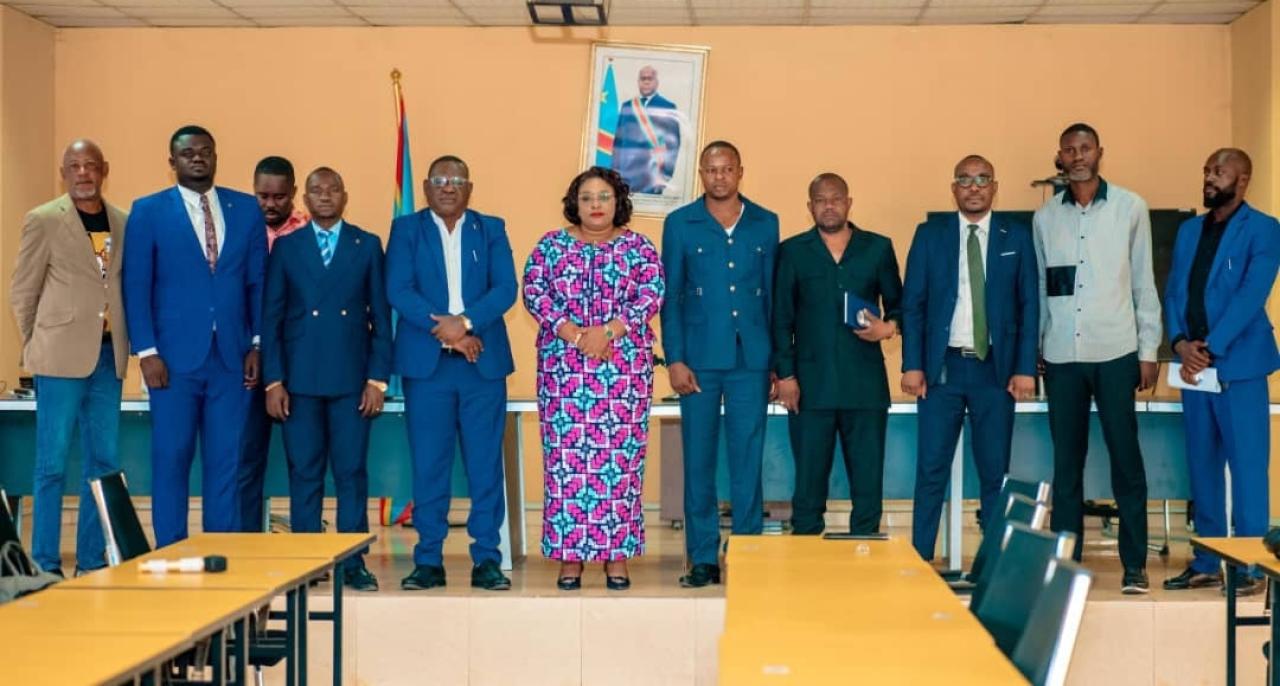 Les responsables de la REPK, du DDK de la SNEL ainsi les représentants du Ministre provincial des Mines, Hydrocarbures et Portefeuille lors d'une réunion pour l'éclairage de Kinshasa
