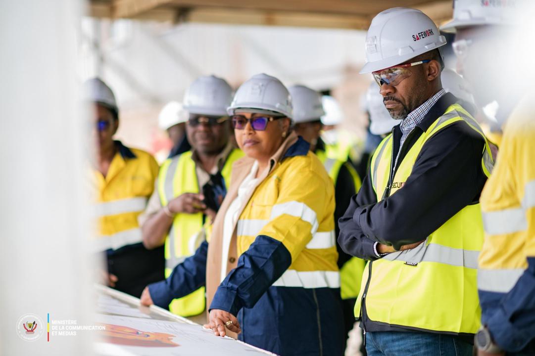 La ministre ministre Judith Suminwa et Patrick Muyaya porte parole du gouvernement lors d'une visite chez Glencore [photo d'illustration]