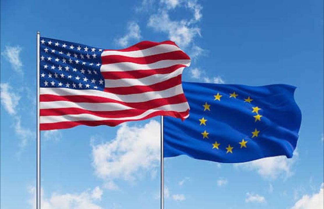 Les drapeaux des États-Unis et l'union européenne [photo d'illustration]