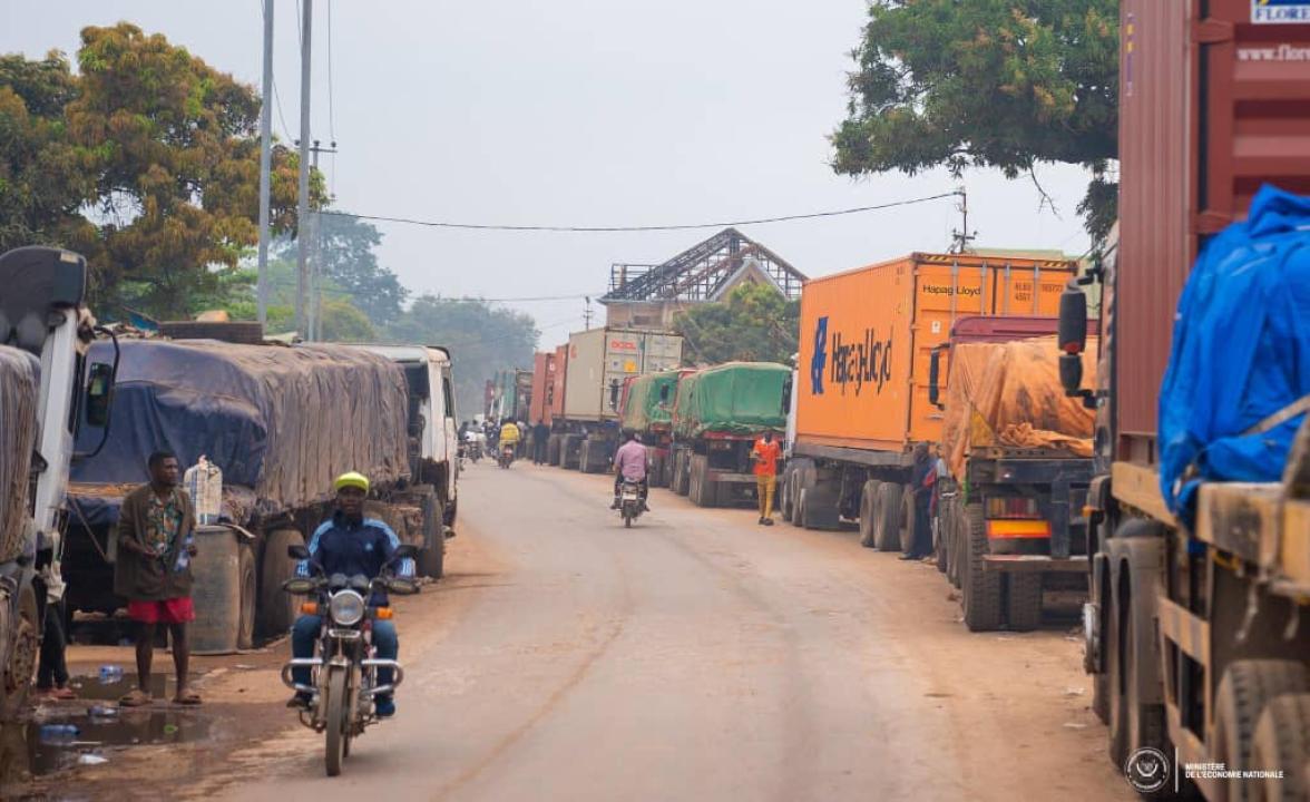 Plus de 1800 camions remettent le moteur en marche mettant fin de la grève sur la route Matadi-Kinshasa
