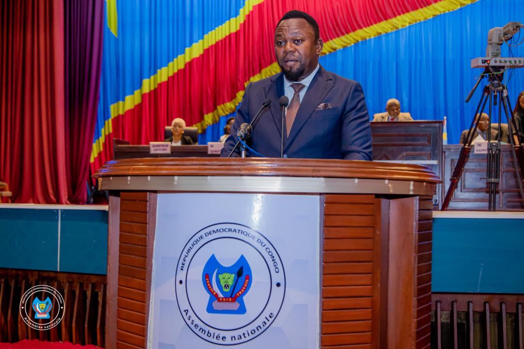 Le vice-ministre de la justice et contentieux international, Samuel Mbemba, lors de la présentation du projet de loi portant habilitation du gouvernement devant la représentation nationale, samedi 14 juin 2025
