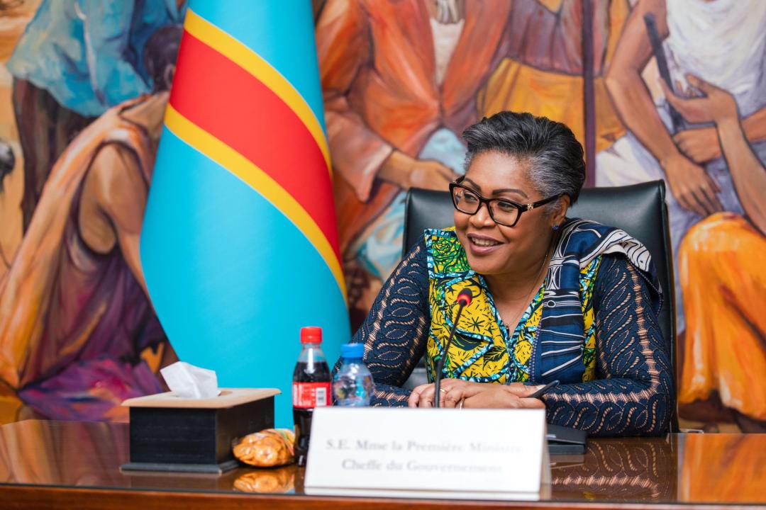 La Première Ministre Judith Suminwa écoute les desiderata des députés de la province du Tanganyika