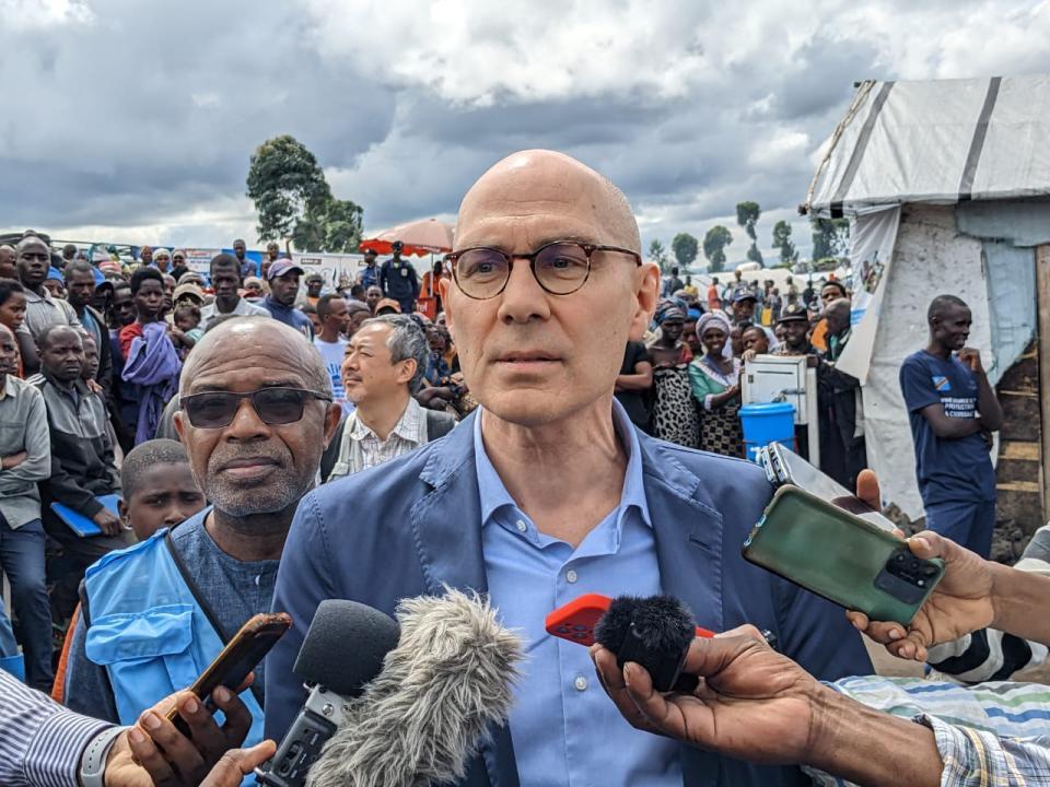 Volker Turk, haut commissaire des nations unies aux droits de l'homme lors de sa visite au Camp des déplacés de bulengo à Goma en avril 2024 [photo d'illustration]