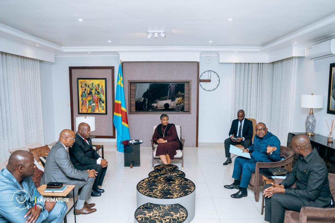 La Première Ministre Judith Suminwa échange avec la délégation de la Conférence internationale sur la région des Grands Lacs