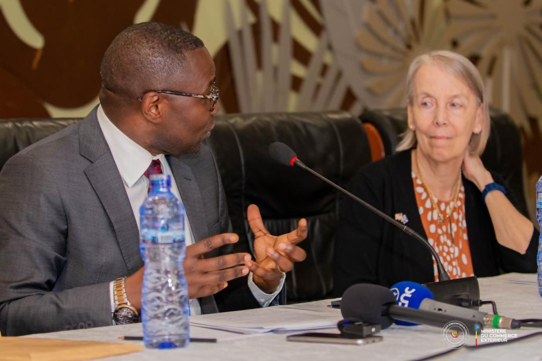Le ministre Julien Paluku Kahongya et l’ambassadrice américaine en RDC Lucy Tamlyn