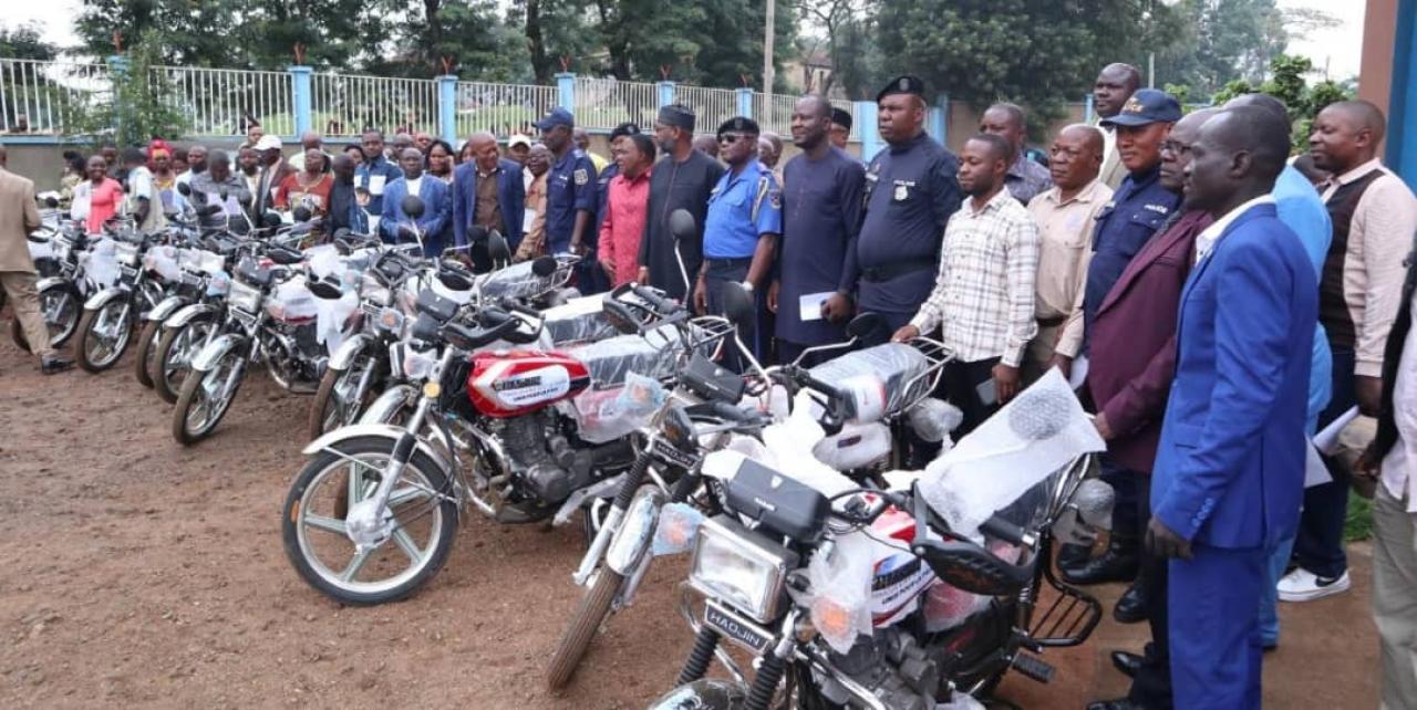 Des motos remises aux chefs des quartiers de la ville de Beni par la Monusco
