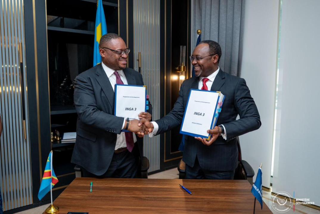 Le ministre congolais des finances et le directeur des opérations de la Banque mondiale