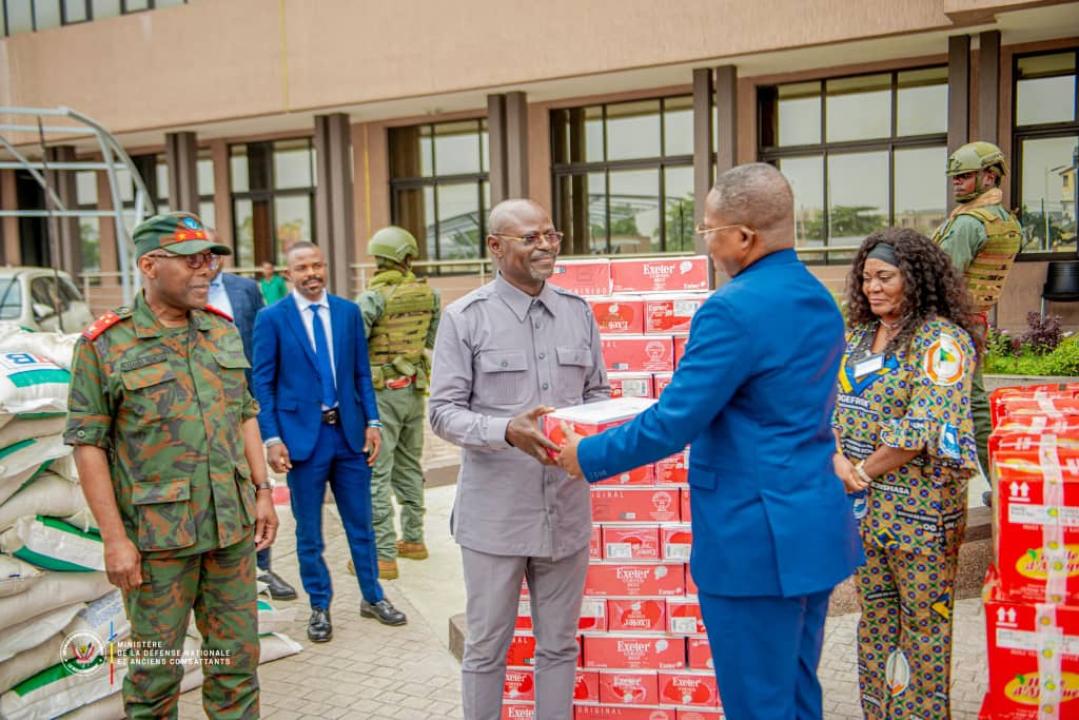 L’OGEFREM offre 1 million USD et des vivres aux FARDC, remis au VPM Guy Kabombo