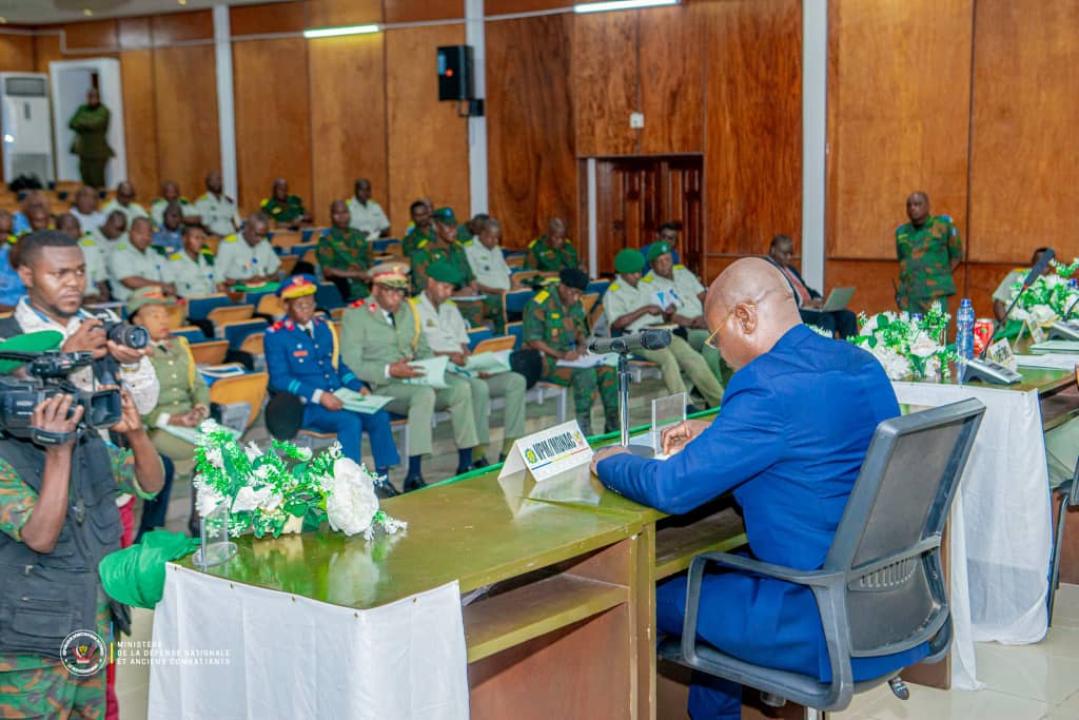 Le VPM Guy Kabombo Muadiamvita procéde à l’ouverture du 2ᵉ Colloque international de l’École de guerre de Kinshasa
