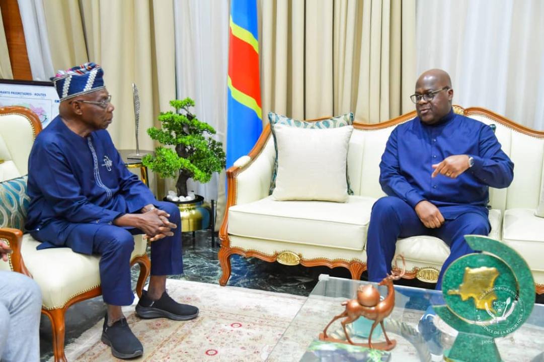 Olusegun Obasanjo reçu, à Kinshasa, par le Président Félix Tshisekedi, avant la signature de l’accord de paix RDC-Rwanda facilité par Washington.
