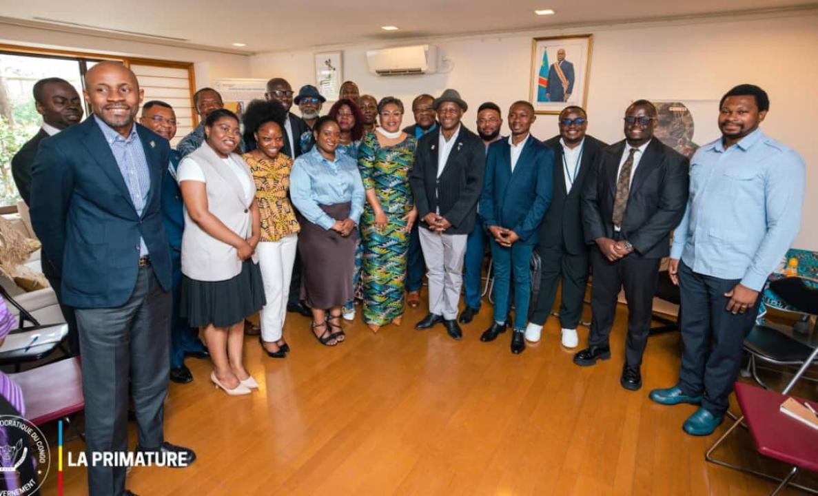 Photo de la Première Ministre Judith Suminwa après un dialogue franc avec la diaspora congolaise à Tokyo au Japon
