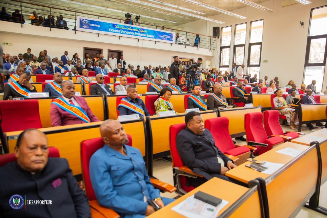 Les députés provinciaux de Kinshasa en pleine séance plénière à l'APK.