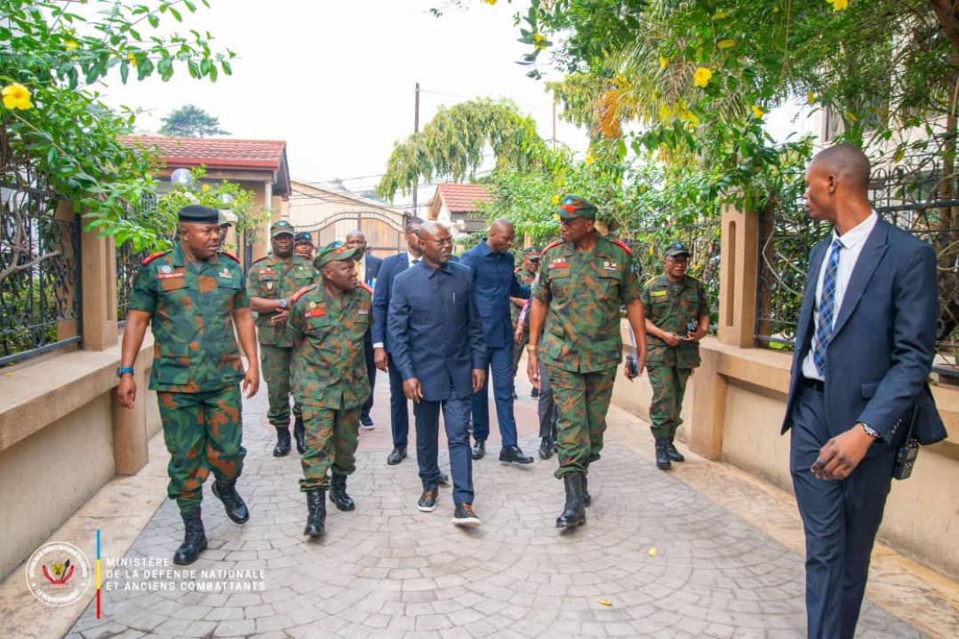 Le VPM Guy Kabombo inspecte les écoles militaires et l’Inspection générale des FARDC à Kinshasa pour impulser la réforme de l’Armée
