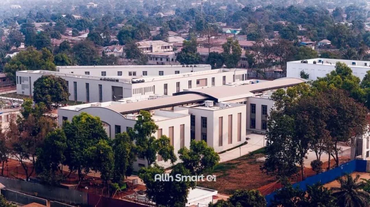 Vue aérienne de l'Université de Mbuji-Mayi, nouvellement construite.