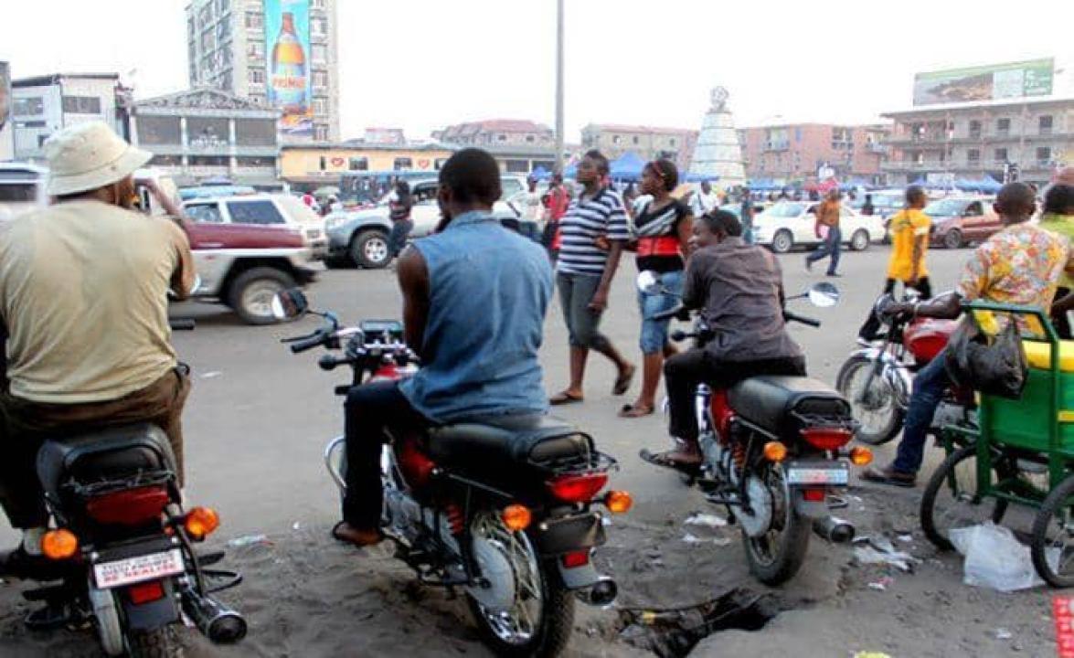 Des taximen moto dans la ville de Kinshasa,  communément appelés "wewas" [photo d’illustration]